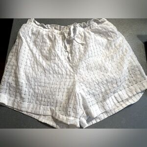 33 Coastal White Shorts